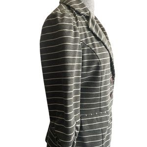 Cute light Soho jacket size large fits like a medium